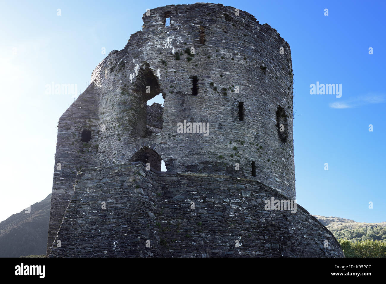 Dolbadarn Schloss, in der Nähe von Llanberis in Nord Wales, war im frühen 13. Jahrhundert von der walisischen Fürsten als Llywelyn die Große gebaut, bekannt. Stockfoto