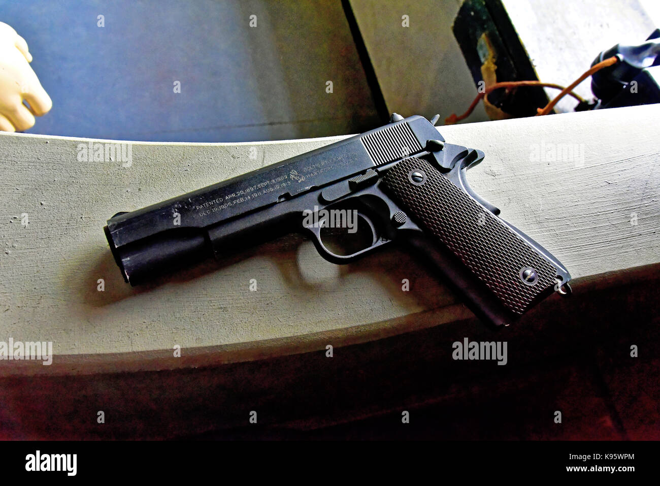 Portland Dorset Castletown WWII D-Day Center amerikanische GI Ausgabe Colt 1911A1 .45 Kaliber Pistole Stockfoto