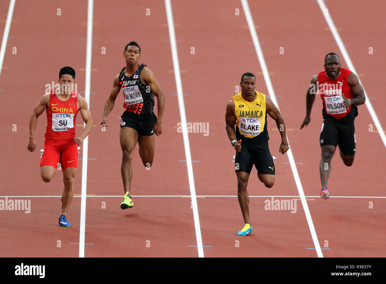 Alex Wilson (Schweiz), Yohan Blake (Jamaika), Abdul Hakim SANI BRAUN (Japan), Bingtian SU (China) zu Beginn von 100 m der Männer Halbfinale 2 2017, Leichtathletik-WM, Queen Elizabeth Olympic Park, Stratford, London, UK. Stockfoto