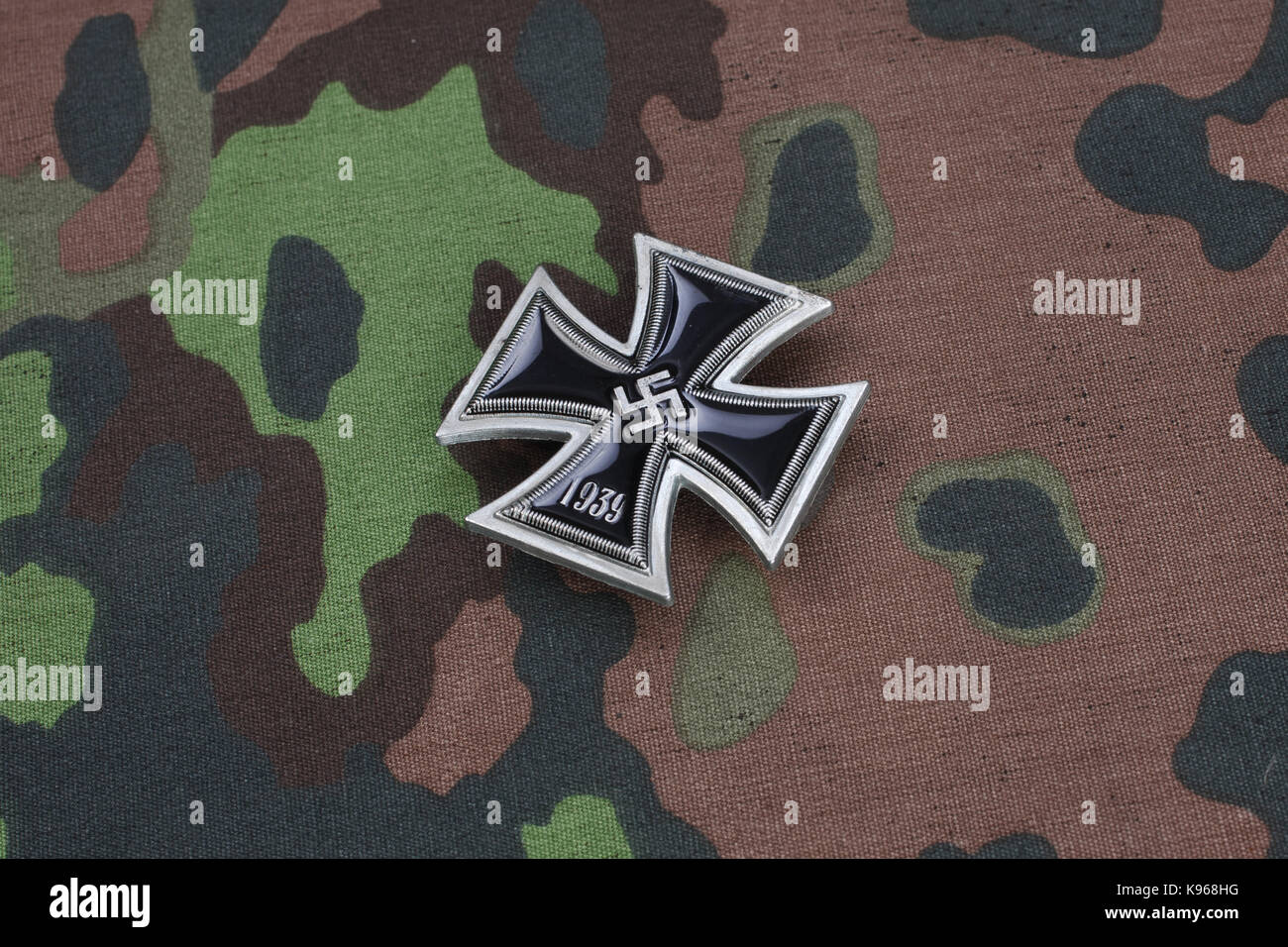 Die Nazi-deutsche Auszeichnung Iron Cross auf SS Camouflage einheitliche Stockfoto