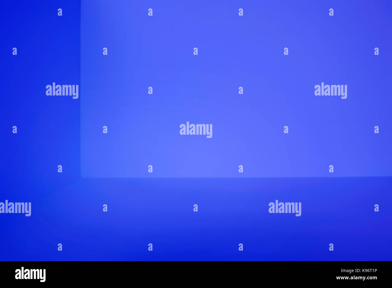 Blaue Zimmer Ecke. Minimalistische leeren Raum Konzept Stockfoto