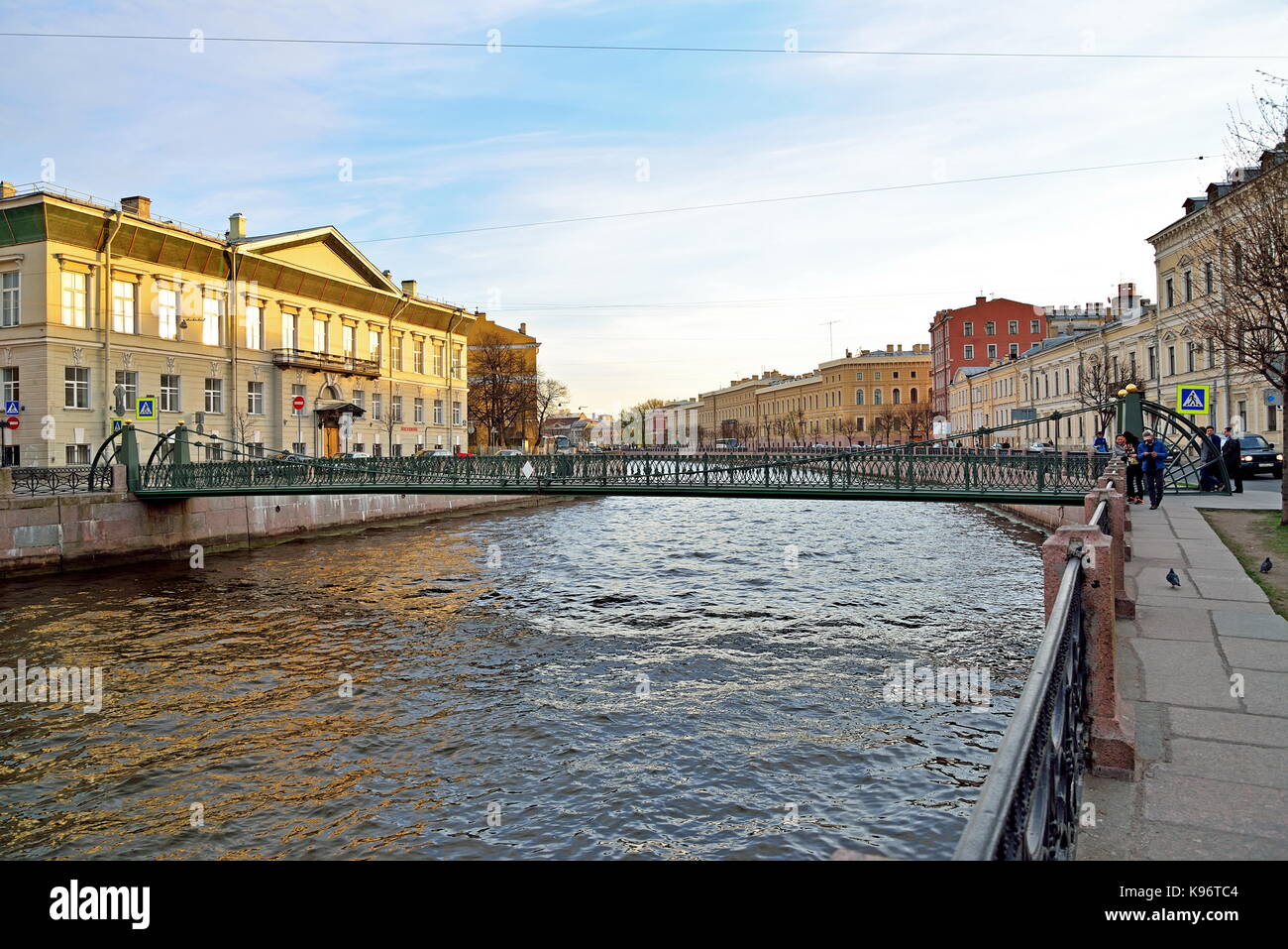 Views Pochtamtsky Brücke über die Moika an einem sonnigen Tag Stockfoto