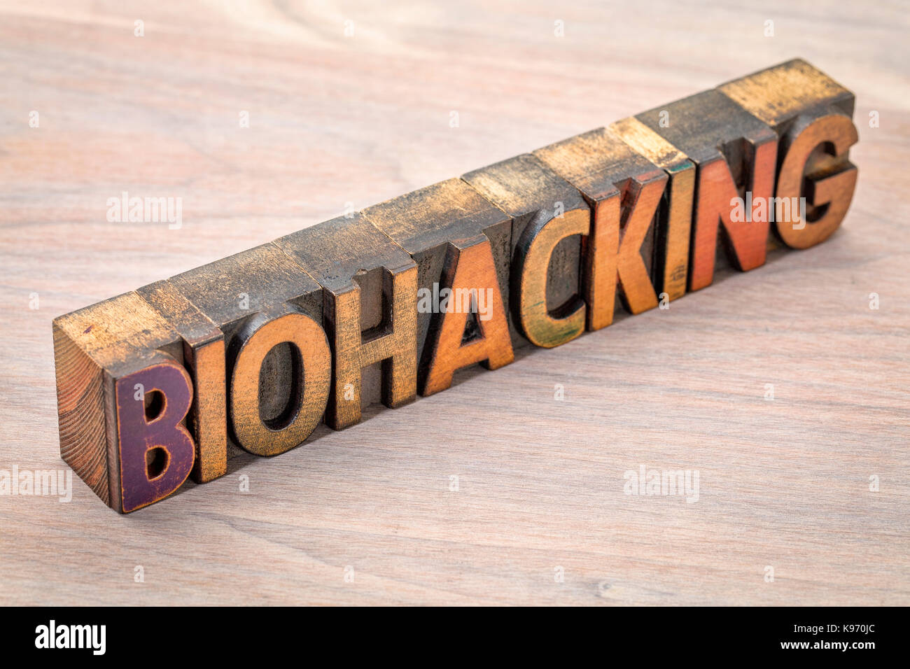 Biohacking - Verwalten der eigenen Biologie mit einer Kombination aus Medizin, Ernährungs- und elektronischen Techniken - Wort Zusammenfassung im Buchdruck Holz typ Stockfoto