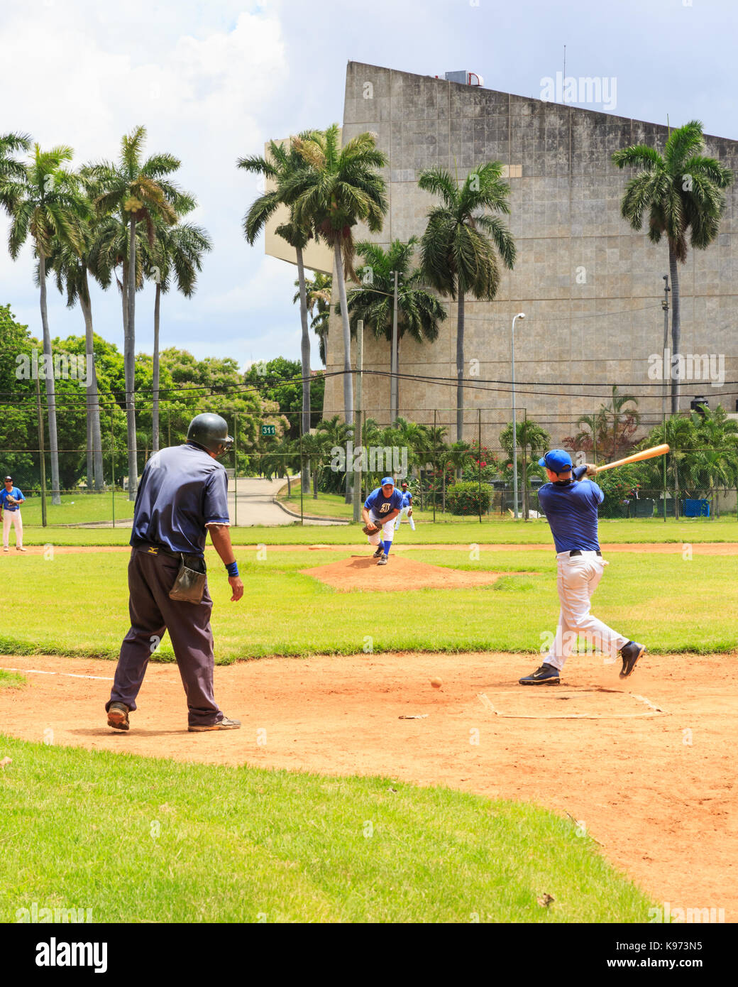 Spieler des kubanischen Baseballligenteams Havana Industriales während des Übungsspieles auf einem Traininggelände in Havanna, Kuba Stockfoto