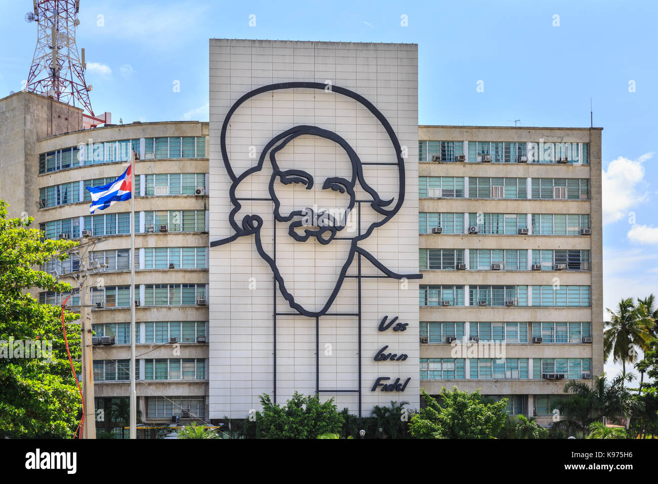 "Vas Bien Fidel' Wandgemälde von Camilo Cienfuegos auf dem kubanischen Ministerium für Information und Kommunikation, Plaza De La Revolucion, Havanna, Kuba Stockfoto
