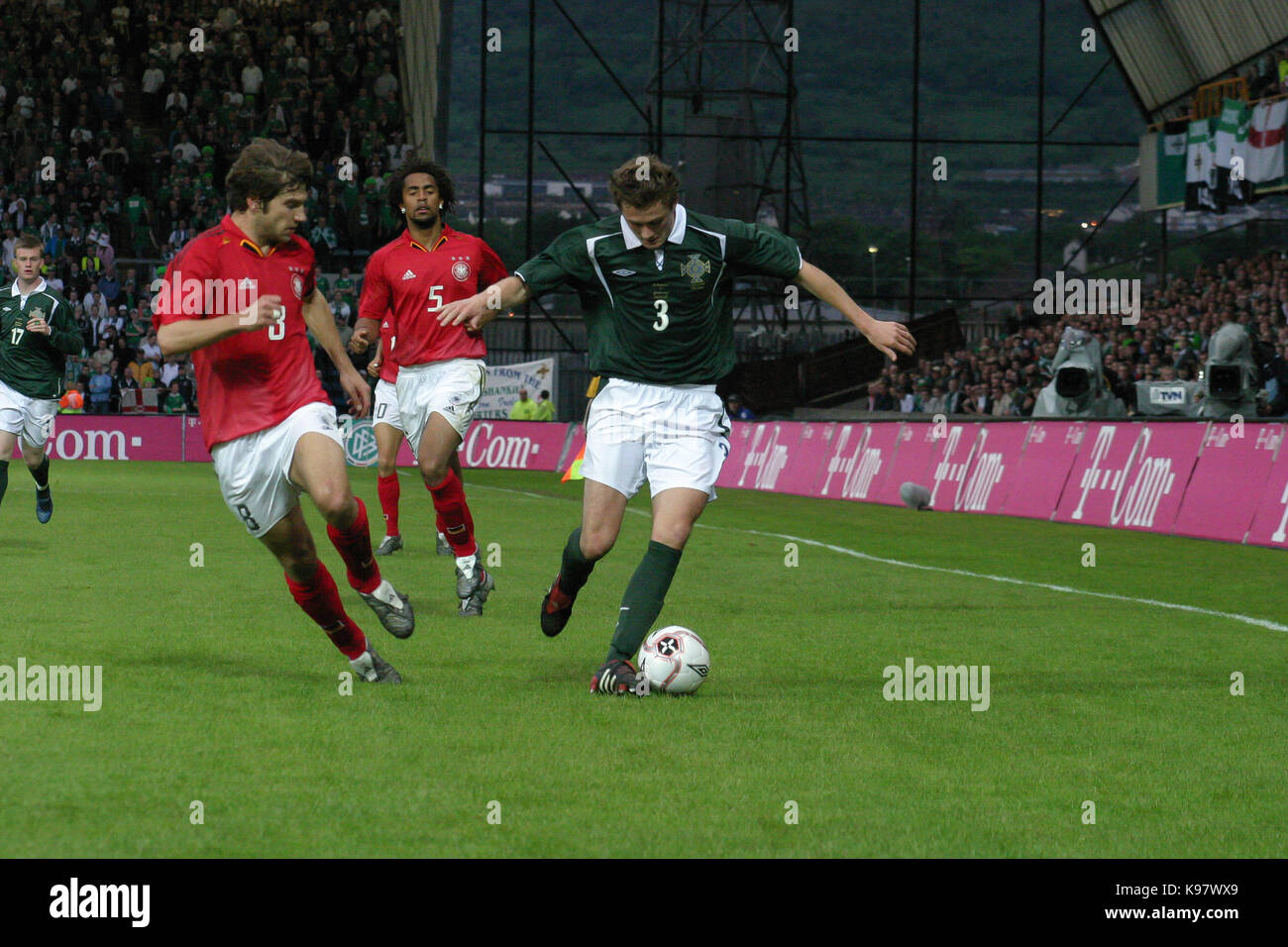 Nordirland gegen Deutschland im Windsor Park, Belfast am 04. Juni 2005. George McCartney Nordirland (3). Stockfoto