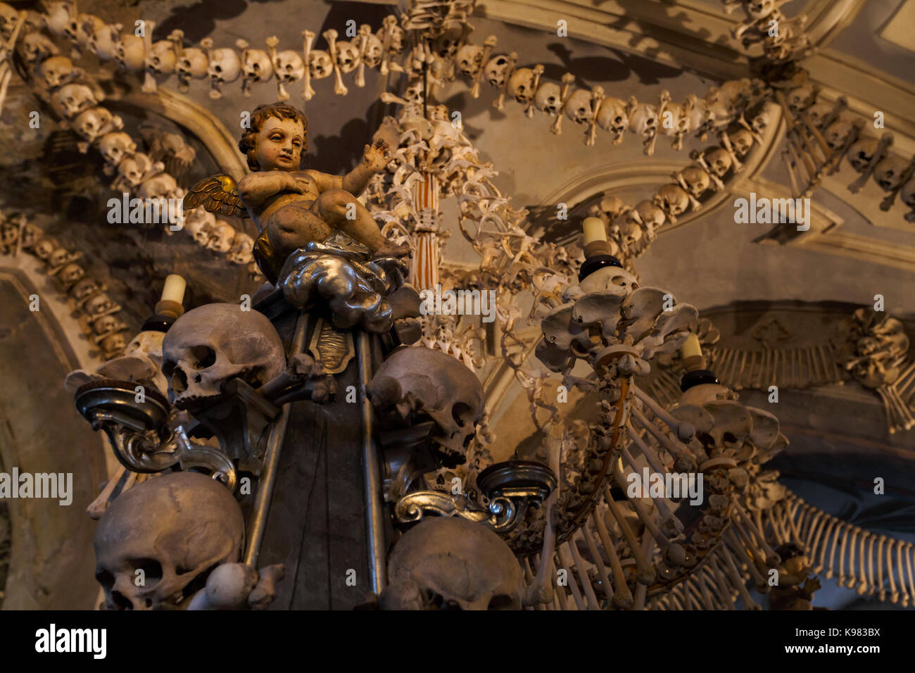 Bilder von Beinhaus Sedlec: A Drawing Challenge for Curious Minds