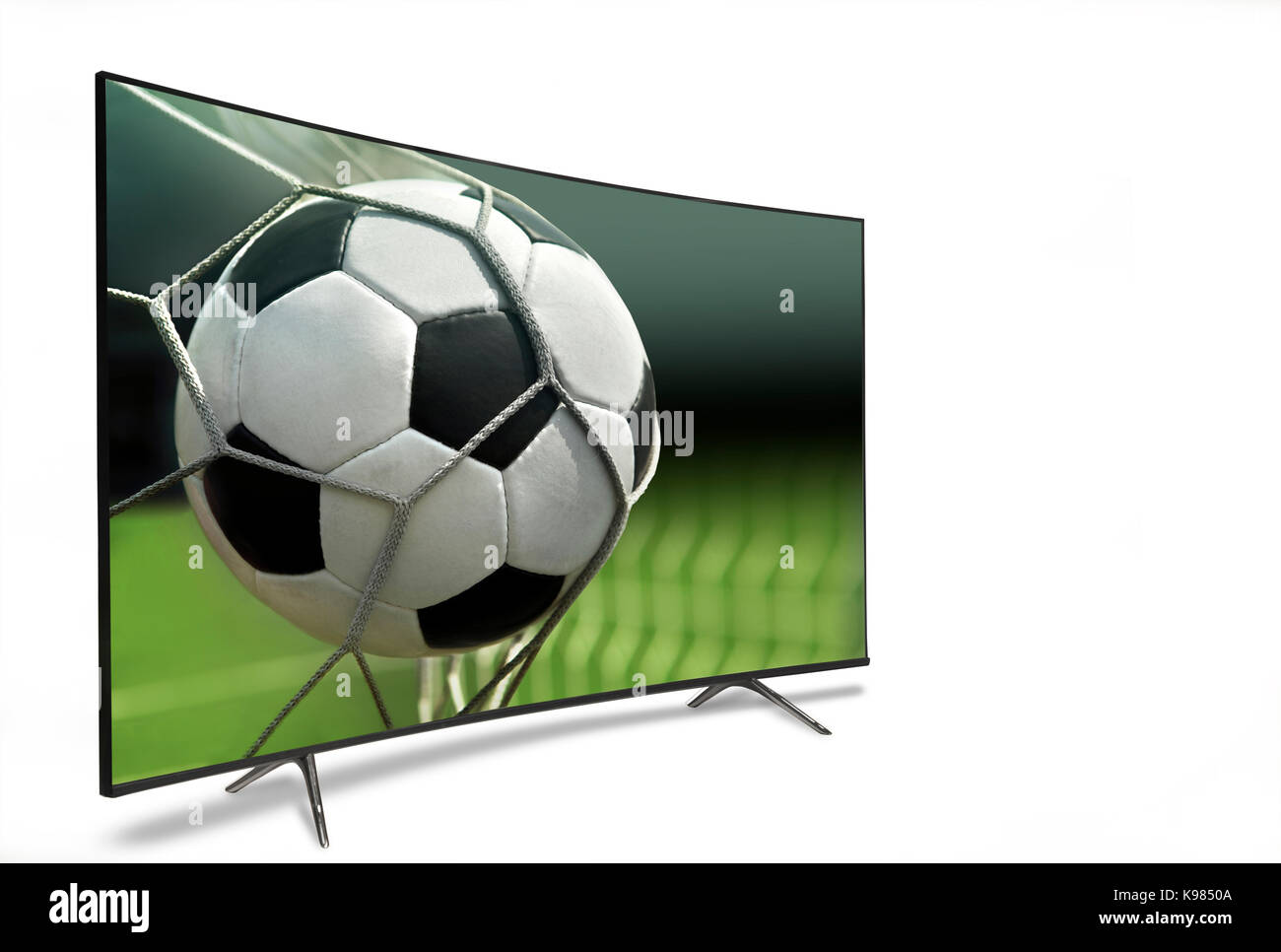 Liquid Crystal Monitor auf dem Hintergrund des Stadions sendet das Match am Abend Zeit der Weltmeisterschaft 2018 Stockfoto