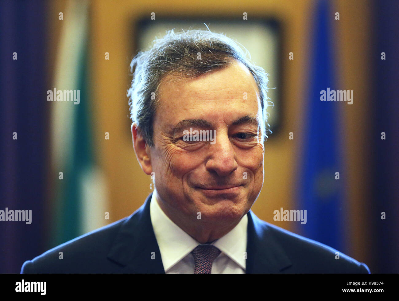 Präsident der Europäischen Zentralbank, Mario Draghi auf Regierungsgebäude in Dublin für ein Treffen mit Premierminister Leo Varadkar. Stockfoto