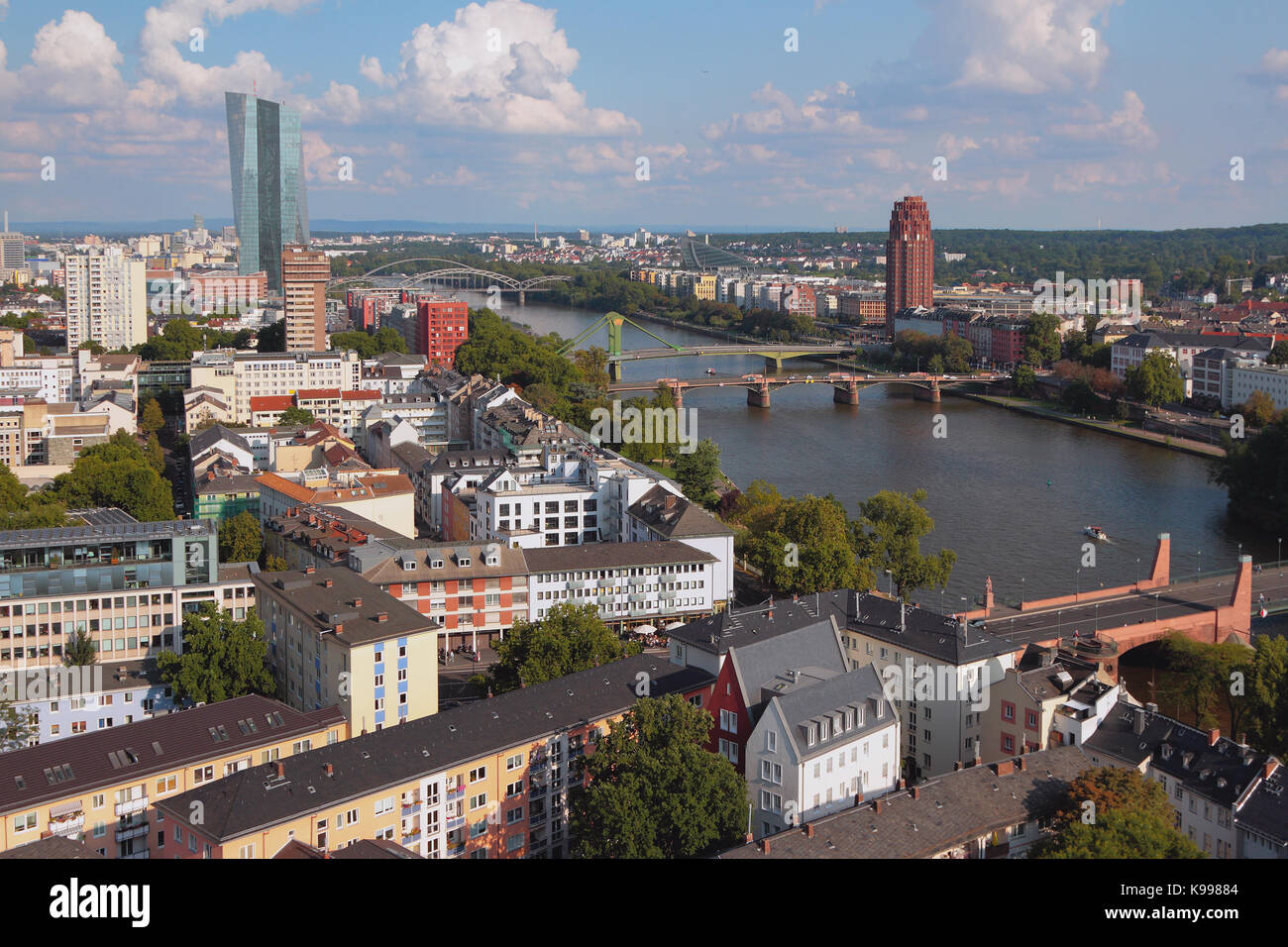 Europäische Stadt, Fluss und Brücken. Frankfurt am Main, Deutschland Stockfoto