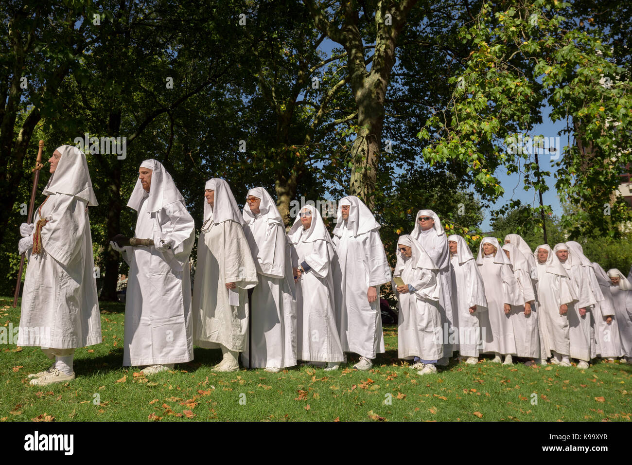 London, Großbritannien. 22. September 2017. British Druid Um feiern 300 Jahre moderner Druidry mit ihrem jährlichen Herbst-tagundnachtgleiche Zeremonie auf der Primrose Hill Credit: Guy Corbishley/Alamy leben Nachrichten Stockfoto