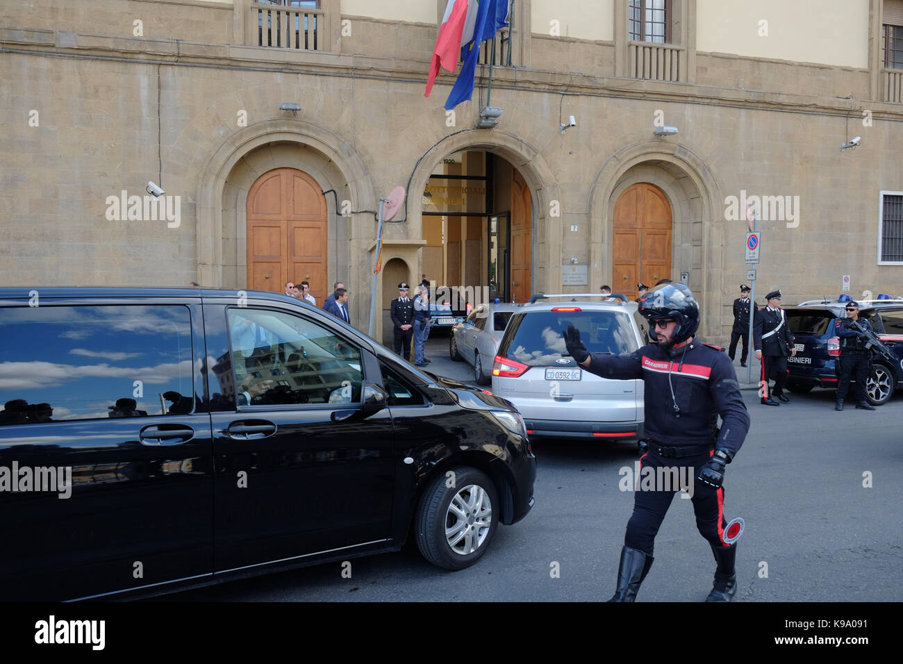 Florenz, Italien. 22 Sep, 2017. Theresa May kommt an ex Caserma dei Carabinieri für Brexit Rede. Florenz, Italien. Credit: Alexandre Rotenberg/Alamy leben Nachrichten Stockfoto