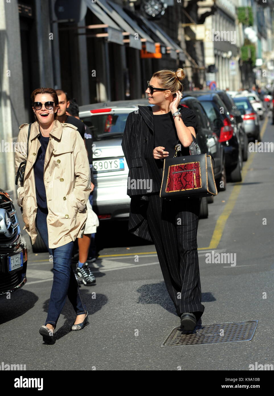 Mailand, Sveva Alviti wandern mit Nathalie Rapti Gomez im Zentrum SVEVA