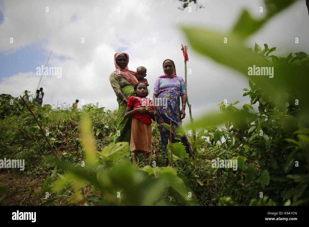 September 2, 2017 - Ukhiya, Bangladesch, Myanmar ethnischen Rohingya Muslime sauber einen Hügel behelfsmäßiges Zelt in Ukhiya, Bangladesch zu errichten. (Bild: © Suvra Kanti Das über ZUMA Draht) Stockfoto