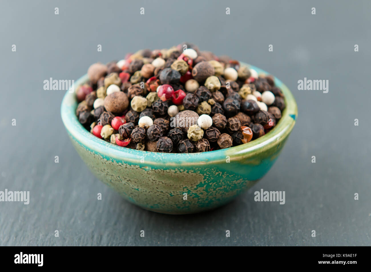 Meer Salz & Pfeffer Mais Gewürzkraut Stillleben Stockfoto