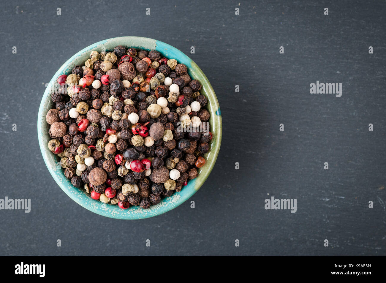 Meer Salz & Pfeffer Mais Gewürzkraut Stillleben Stockfoto