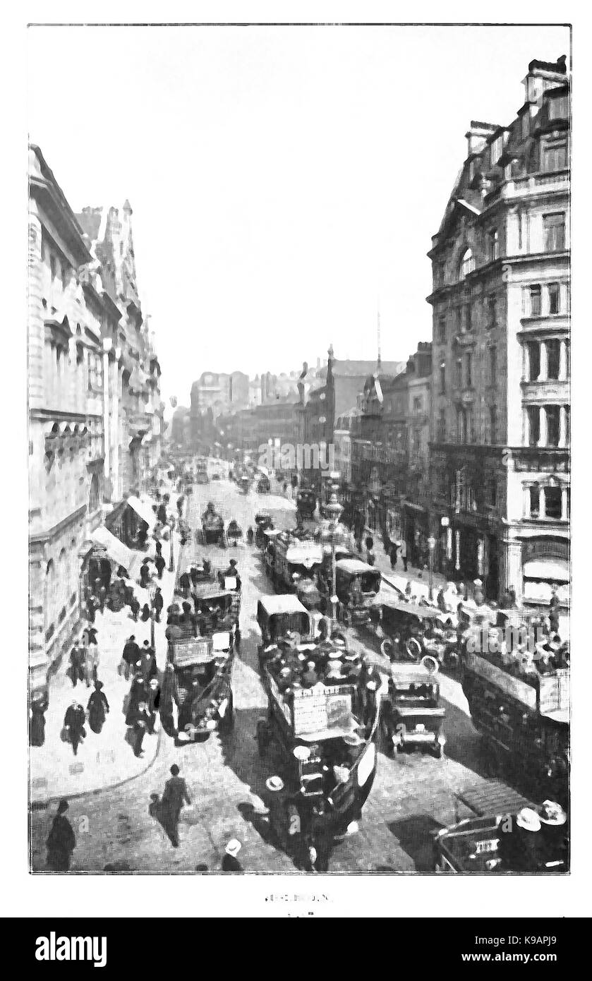 Ein Blick auf Pferdekutschen- und Autoverkehr in old Holborn London Stockfoto