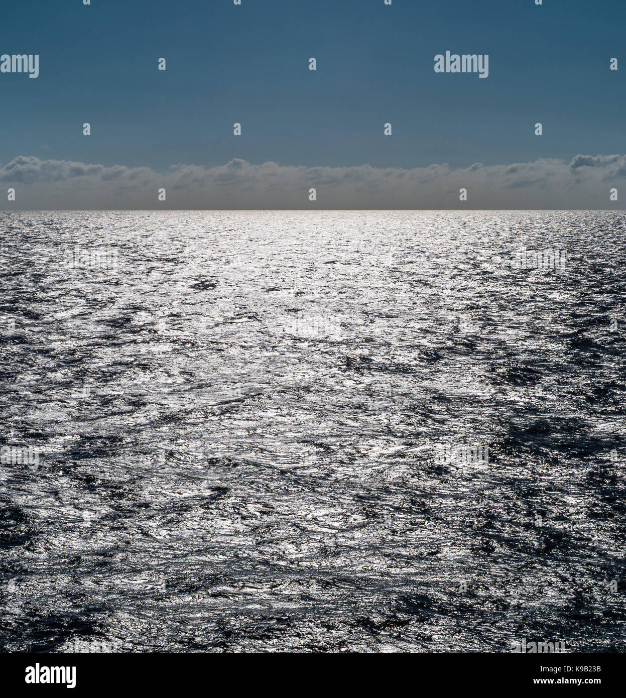 Sun Licht auf dem Ozean Stockfoto