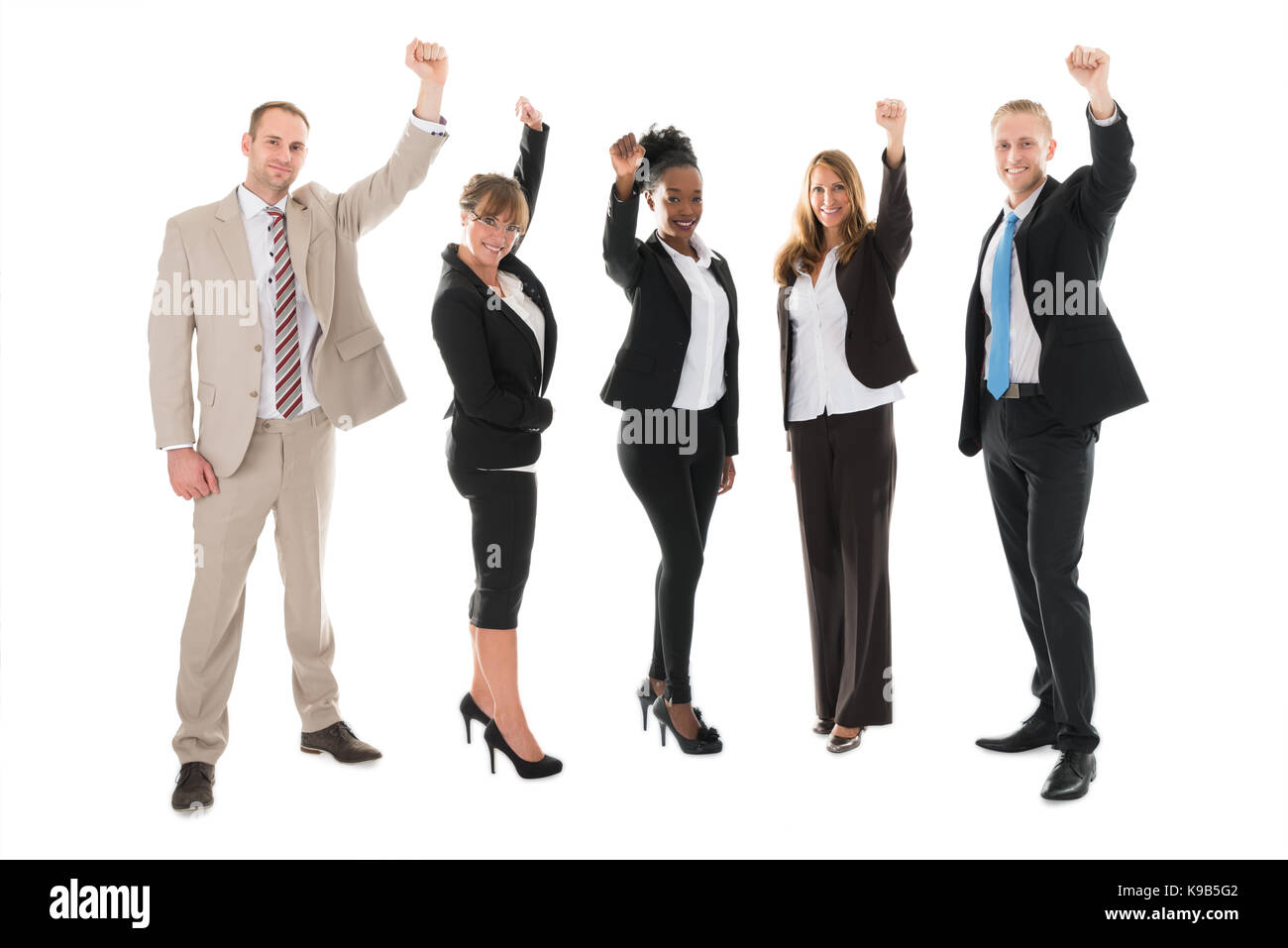 Volle Länge Portrait von Happy Business Team feiert Erfolg gegen weißen Hintergrund Stockfoto