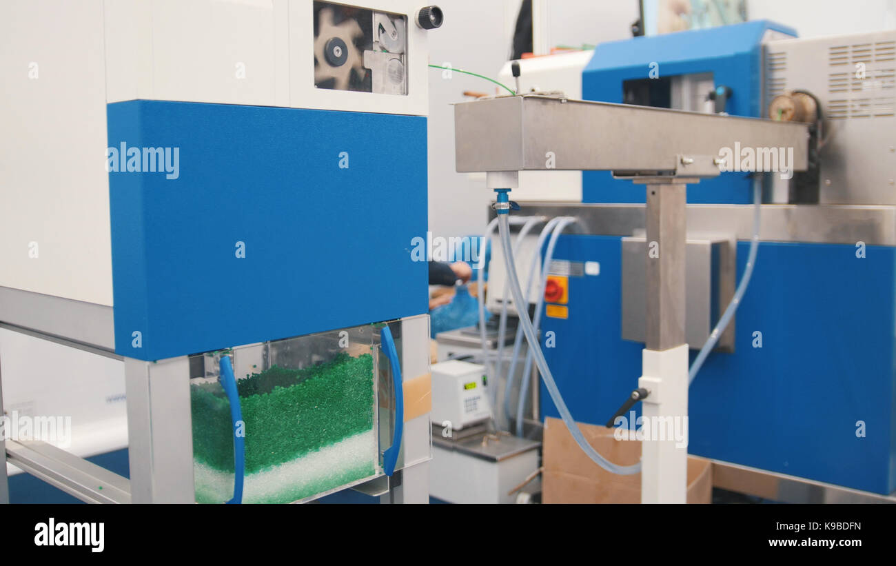 Chemidtry Industrie - Kunststoffgranulat auf Extruder für die Herstellung von Kunststoffen auf Extrusion Manufaktur Stockfoto