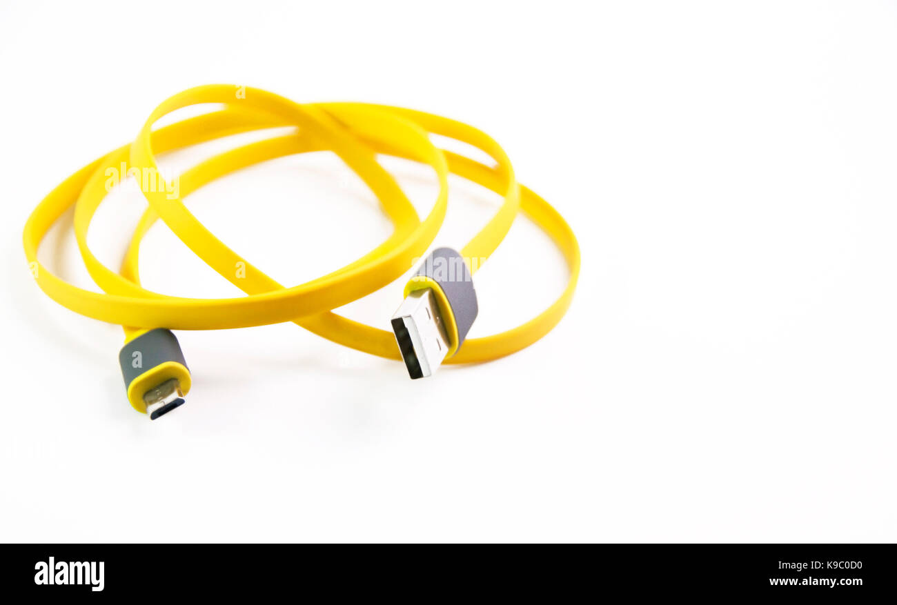 USB-Kabel Netzkabel auf weißem Hintergrund Stockfoto