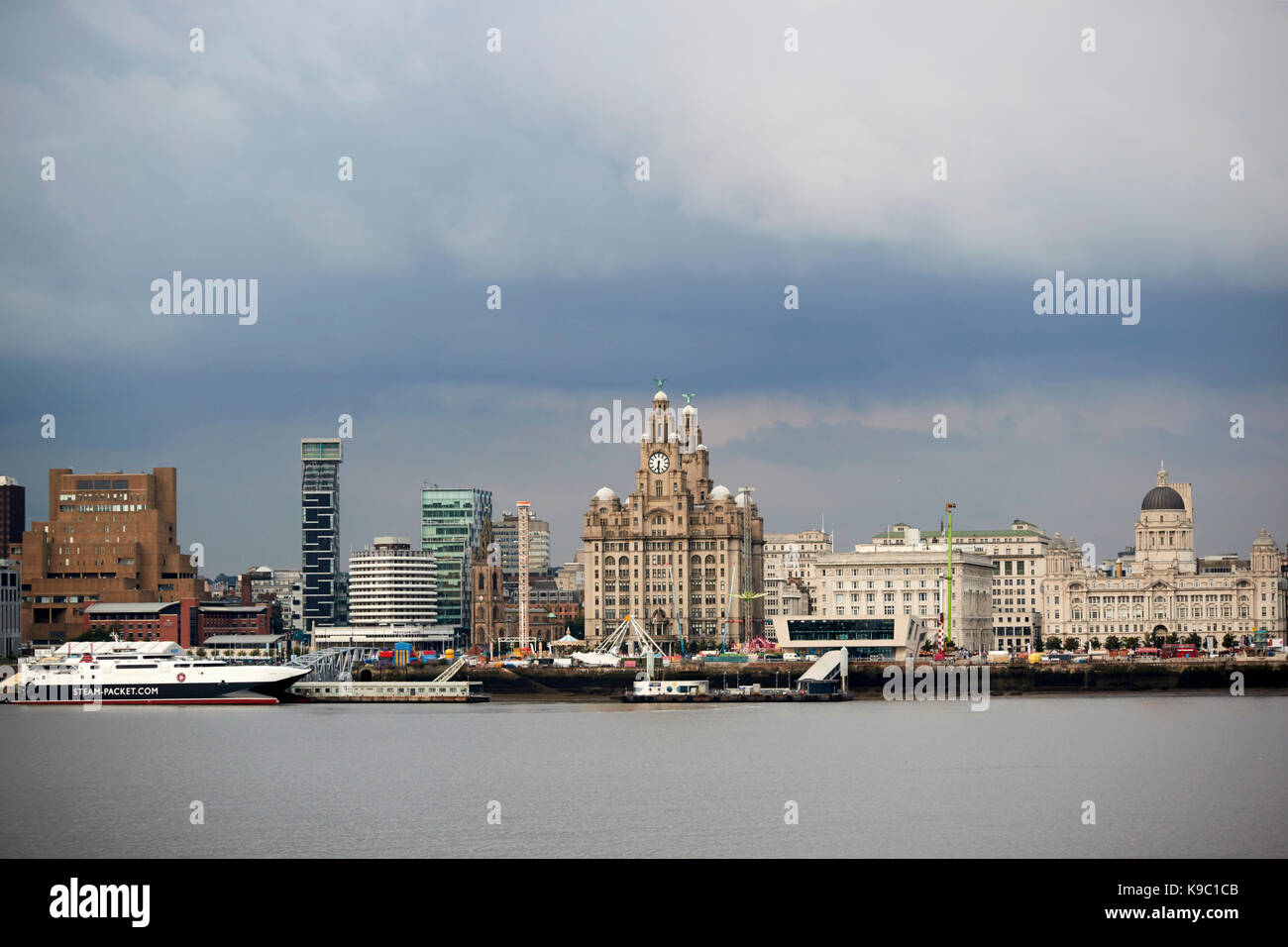 Fluss Mersey und Liverpool Pier Head skyline Stockfoto