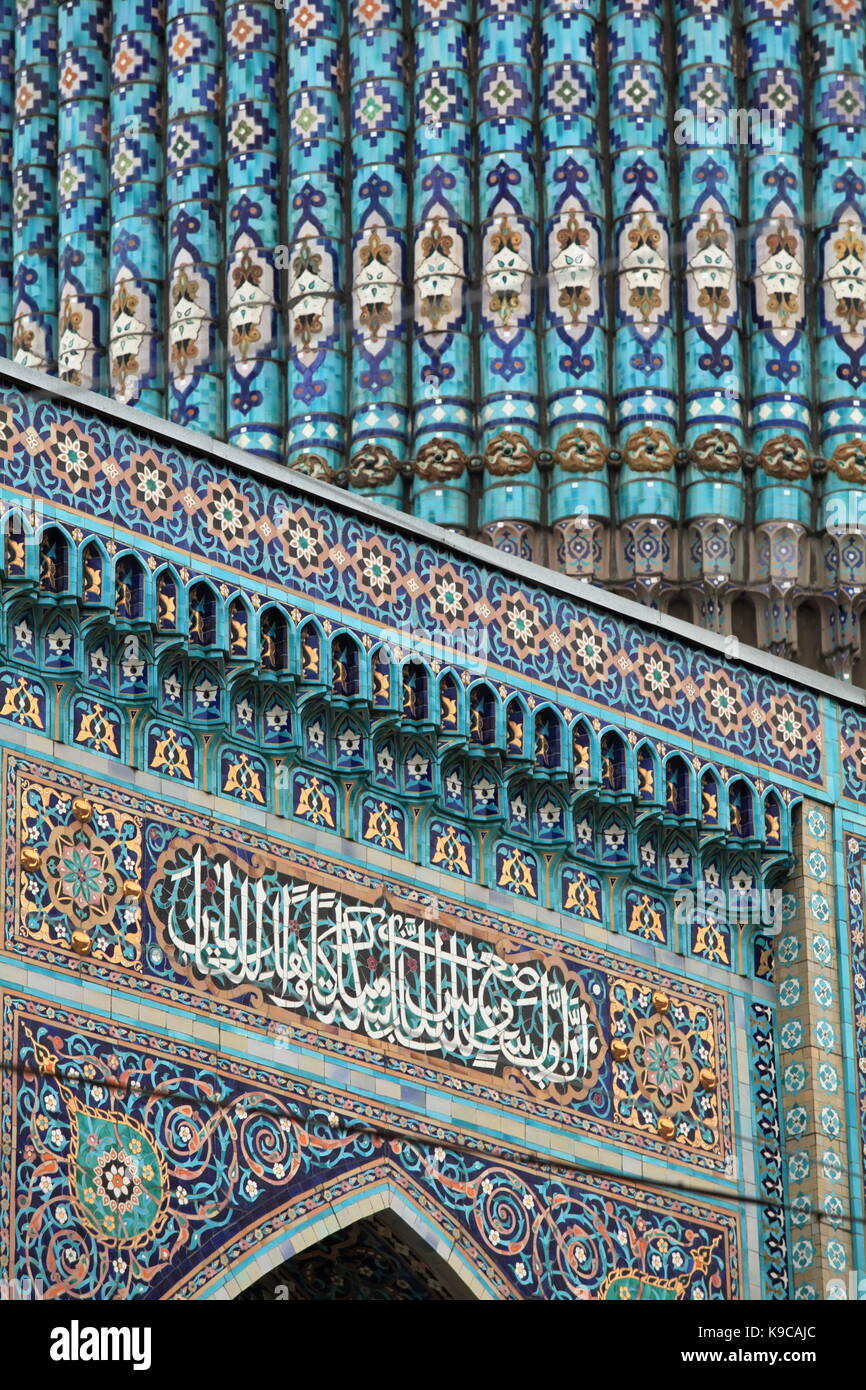 Mosaik-Fragment an der Wand der Moschee Stockfoto