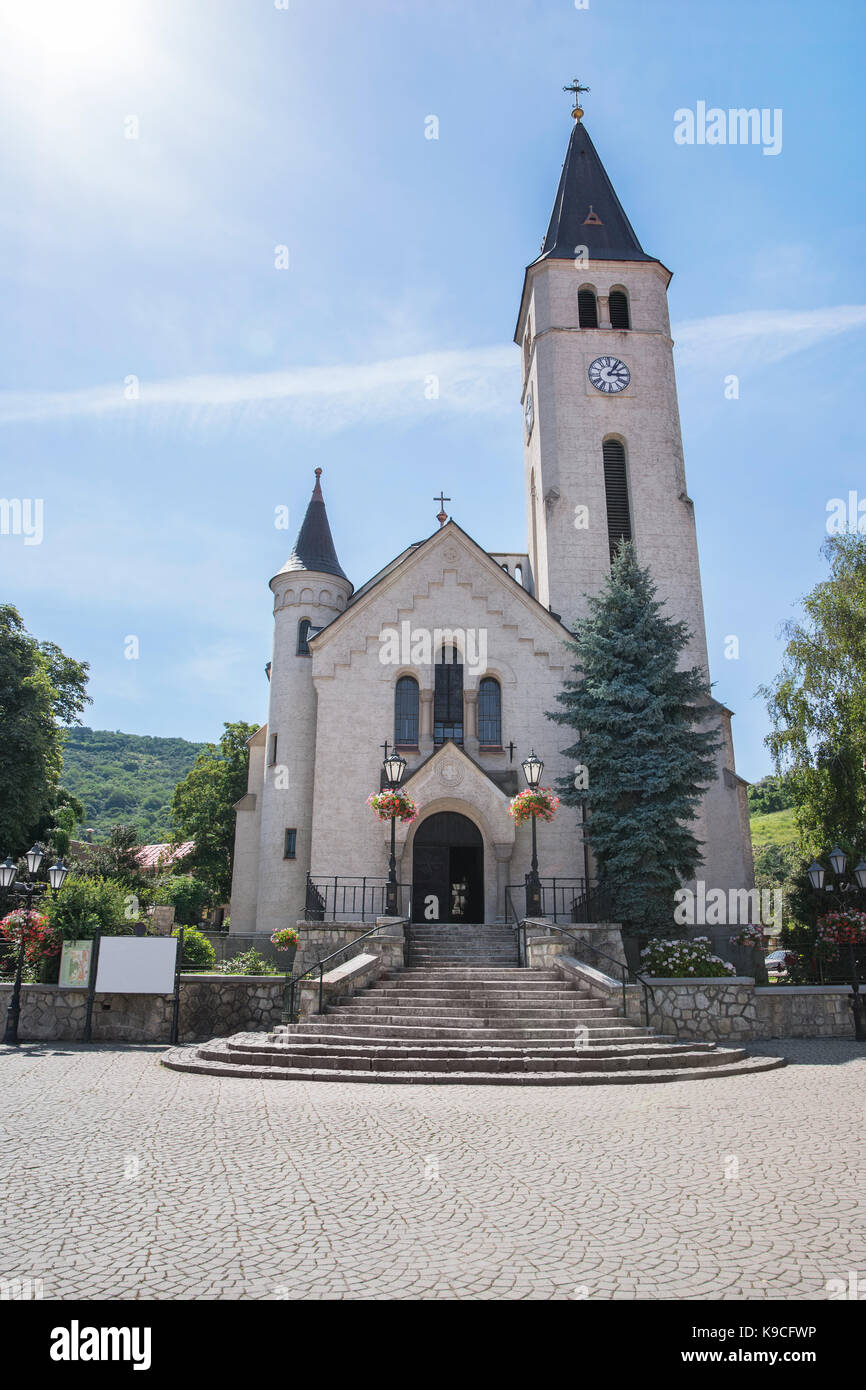 Römisch-katholische Kirche und Platz in Tokaj, Ungarn Stockfoto