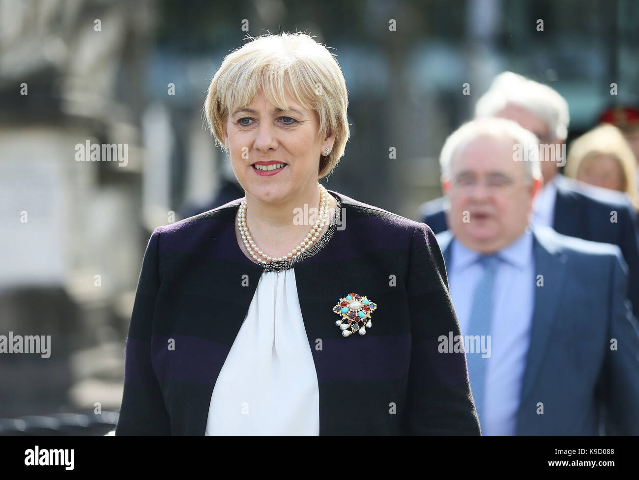 Minister für Kultur Heather Humphreys in Glasnevin Cemetery in Dublin, während der Staat Gedenkfeier anläßlich des 100. Jahrestages der Errichtung der Beerdigung von 1916 Steigende leader Thomas Ashe. Stockfoto
