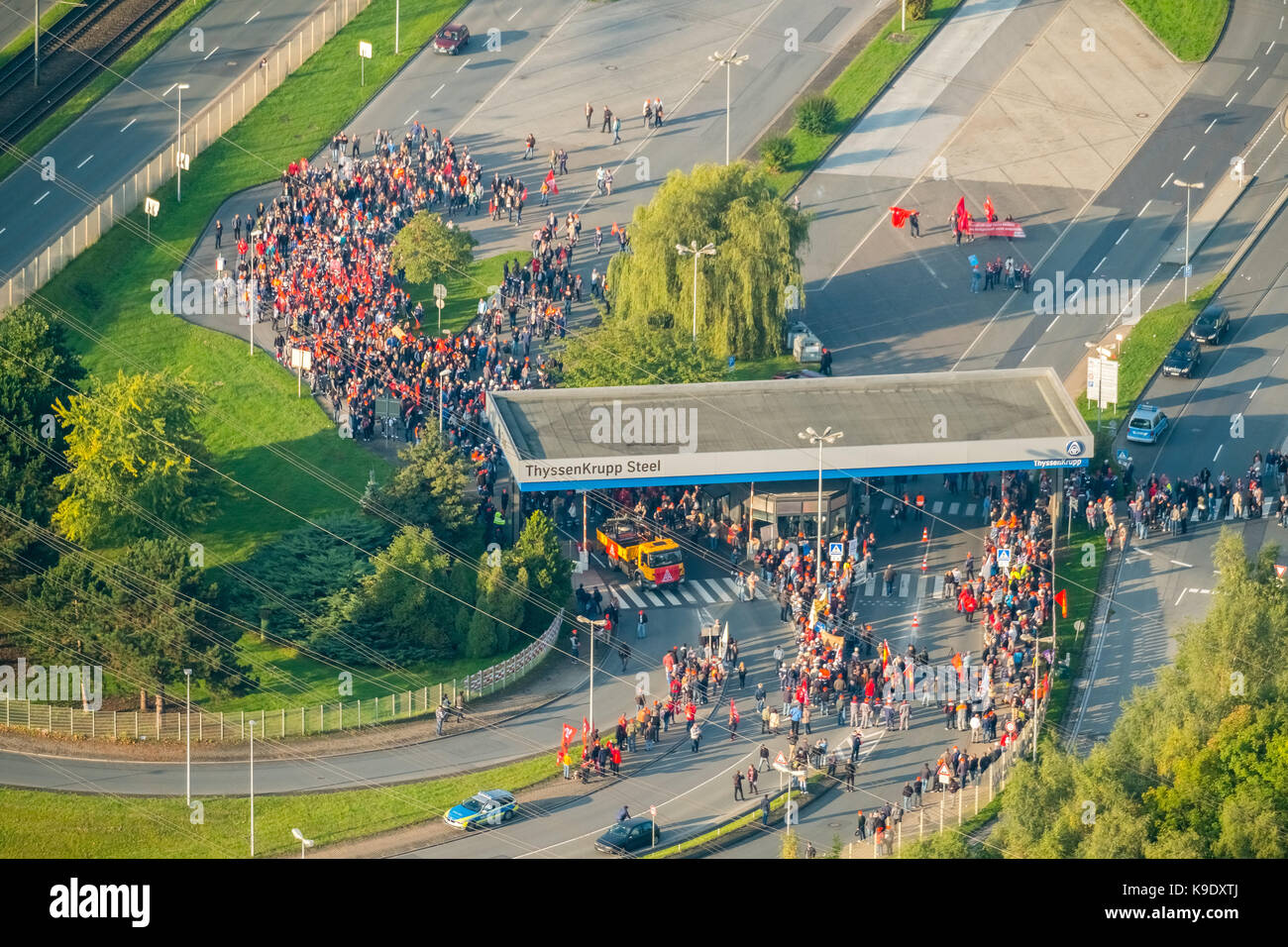 Stahlarbeiterdemonstration in Bochum, gegen die Fusion von ThyssenKrupp Steel und TATA aus Indien, Großdemonstration zwischen ThyssenKrupp Bochum Stockfoto