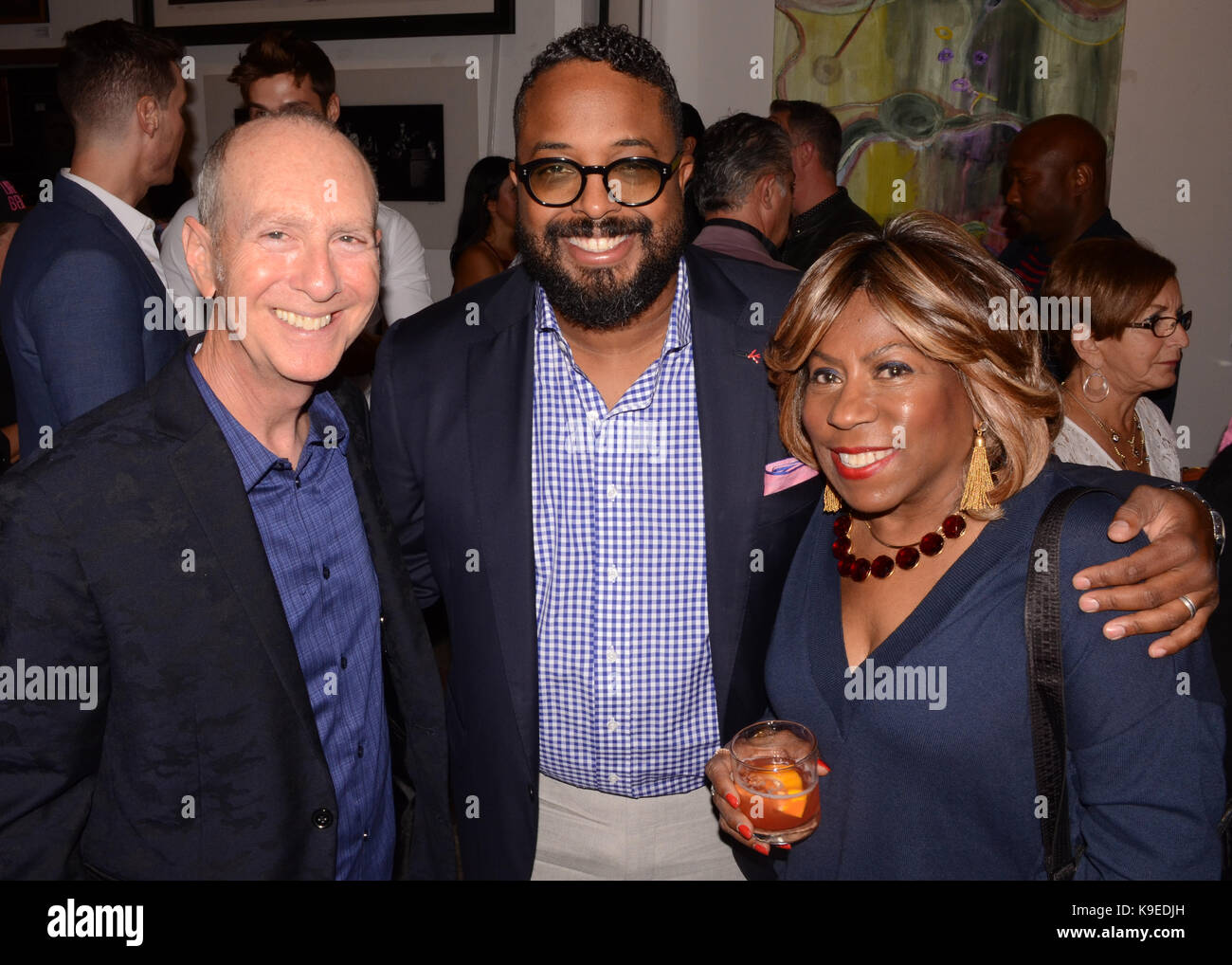 Sam Milgrom, Erin Davis Cheryl Davis besucht Miles Davis' Art Blue' Private Whiskyverkostung starten Herr Musichead Hollywood, Kalifornien, USA Oktober 20,2016. Stockfoto