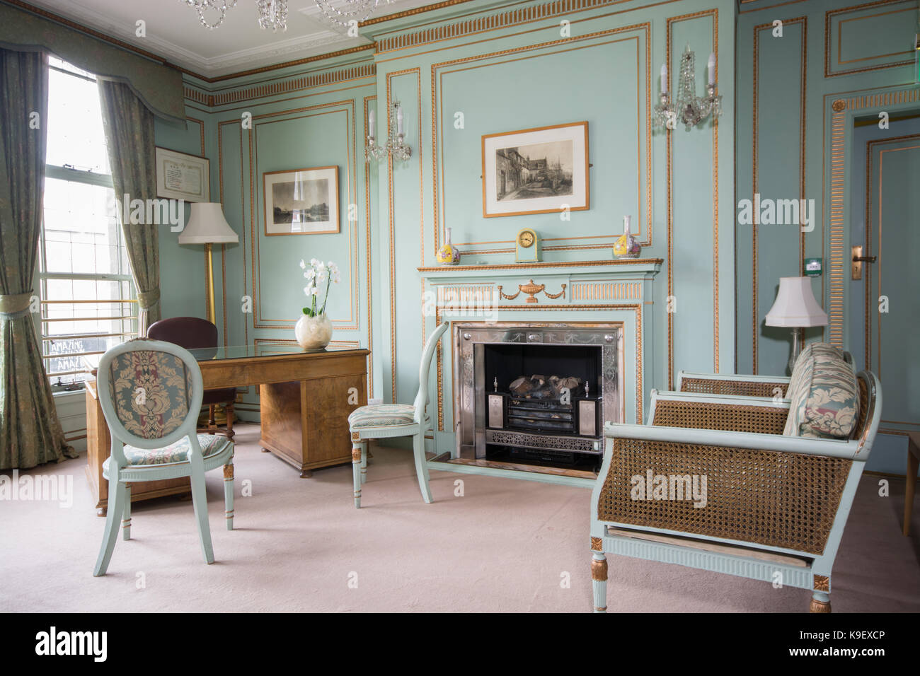 Klassische englische Wohnzimmer in Nottingham Council House Stockfoto