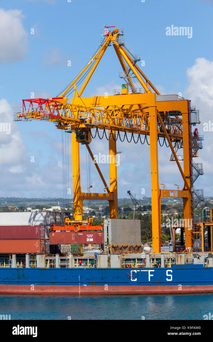 Bridgetown, Barbados. Das die Container von Containerschiffen. Stockfoto