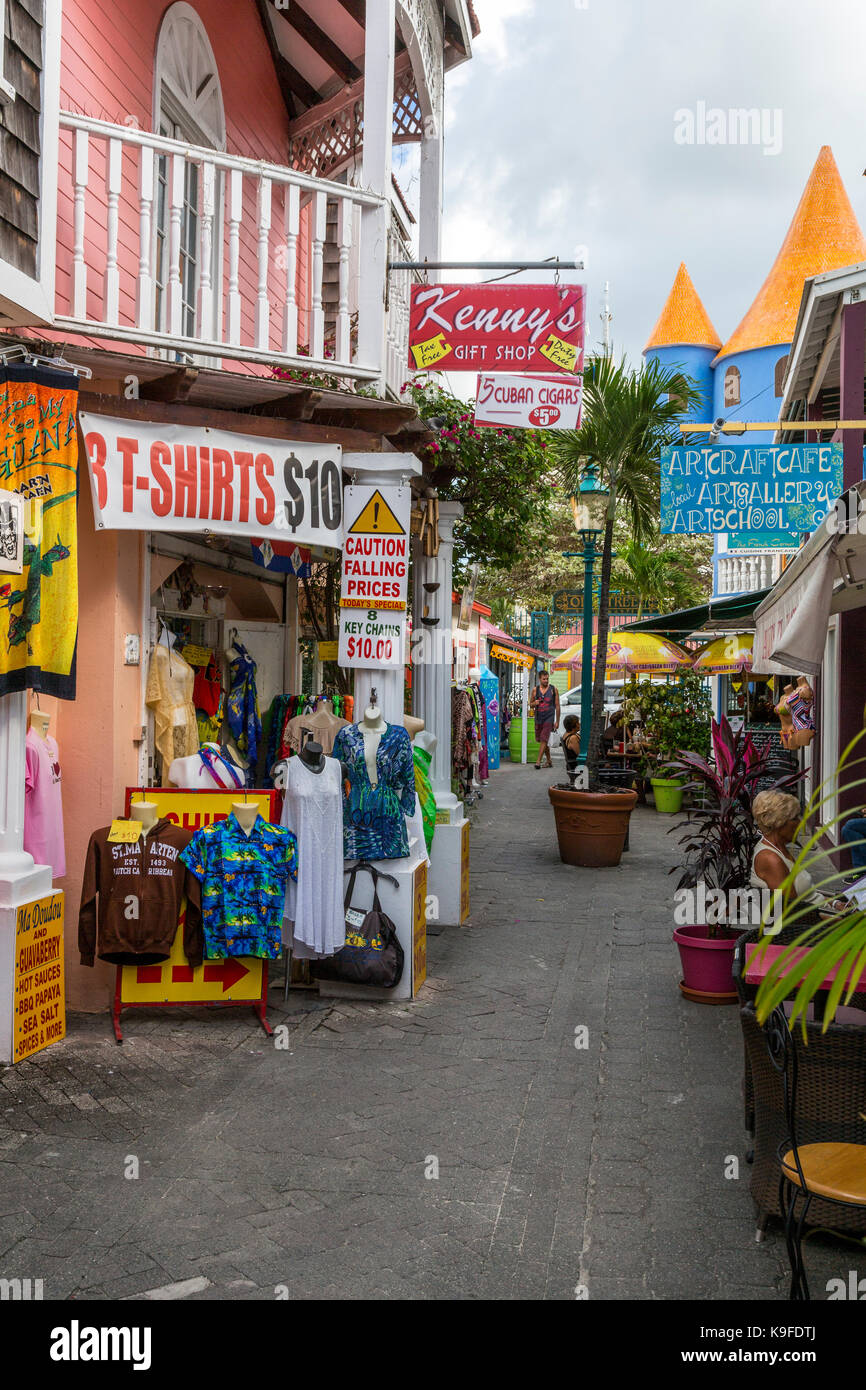 Philipsburg, Sint Maarten. Alte Straße Straße mit Geschäften. Stockfoto