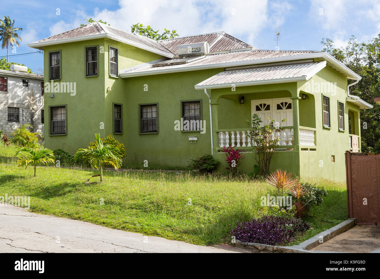 Barbados. Middle-class House in der Landschaft. Für die redaktionelle Verwendung. Stockfoto
