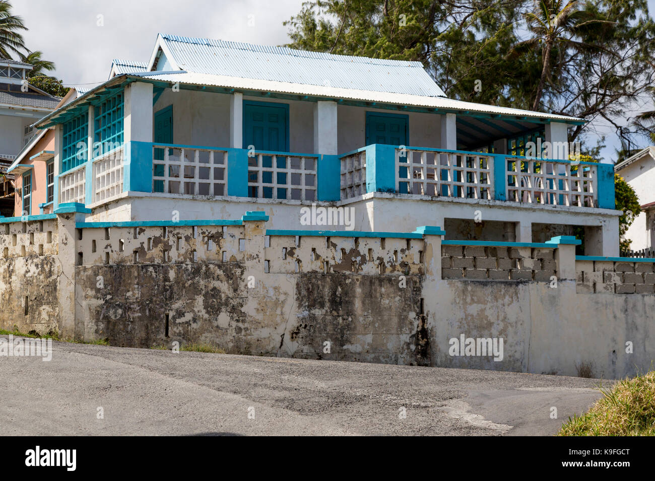 Barbados. Middle-class House zu Batseba, der östlichen Seite der Insel. Für die redaktionelle Verwendung. Stockfoto