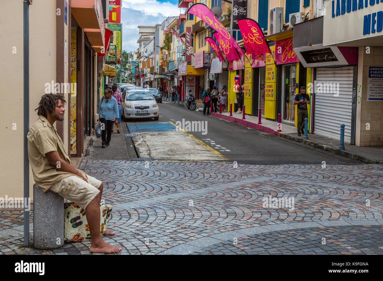 Fort-de-France, Martinique. Street Scene, Läden, Geschäfte, Menschen. Stockfoto