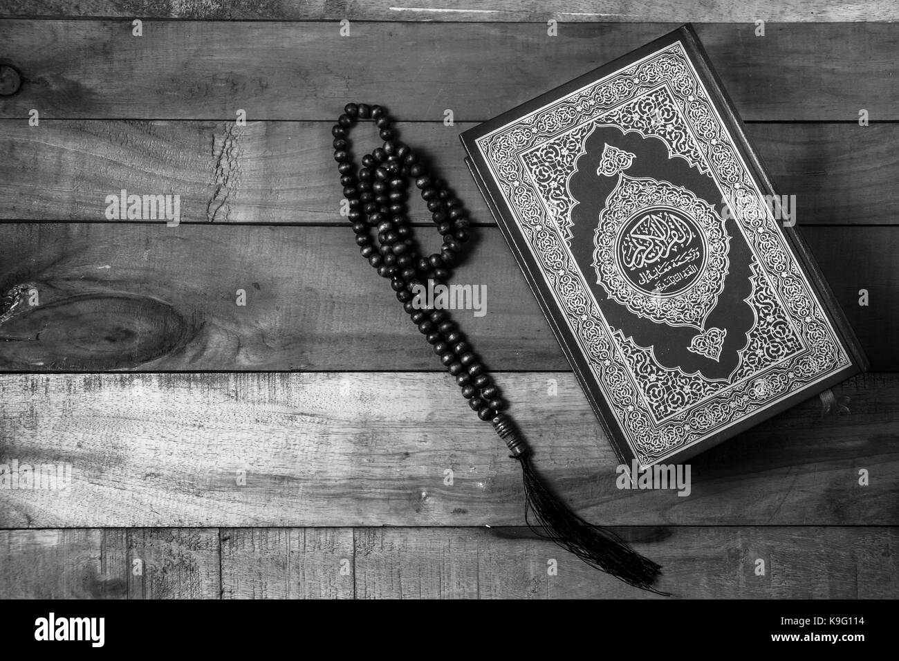 Koran - das heilige Buch der Muslime, ฺBlack und weißen Stil gefiltert Foto Stockfoto