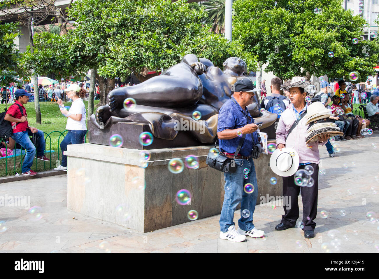 Mujer Reclinada Skulptur, Botero Plaza, Medellin, Kolumbien Stockfoto