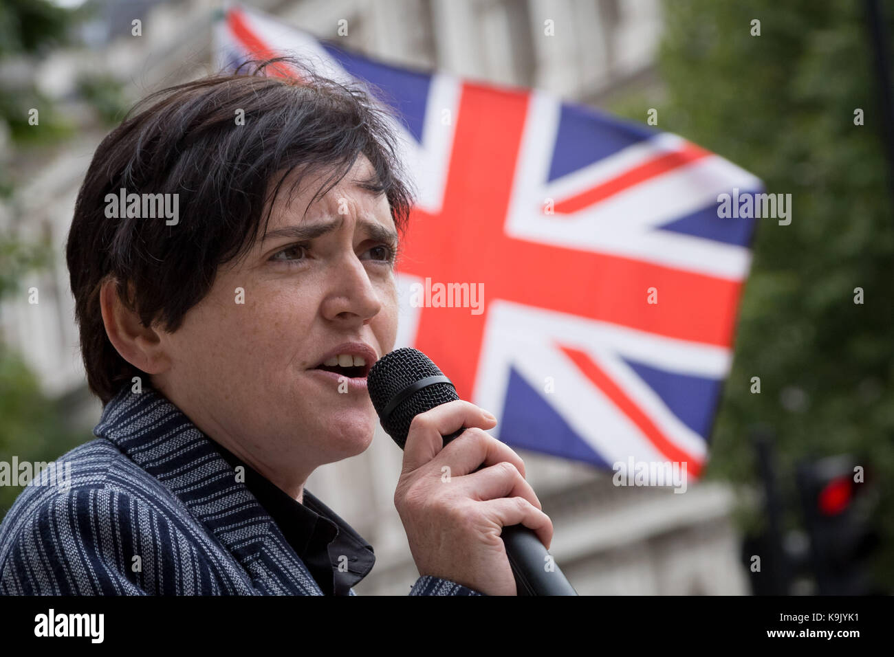 London, Großbritannien. 23. September 2017. Anne Marie Gewässer, die UKIP Candidate und Direktor der Scharia Watch UK spricht bei "Der letzte Tag der Stille' anti-Islamisierung Rallye in Whitehall © Guy Corbishley/Alamy leben Nachrichten Stockfoto