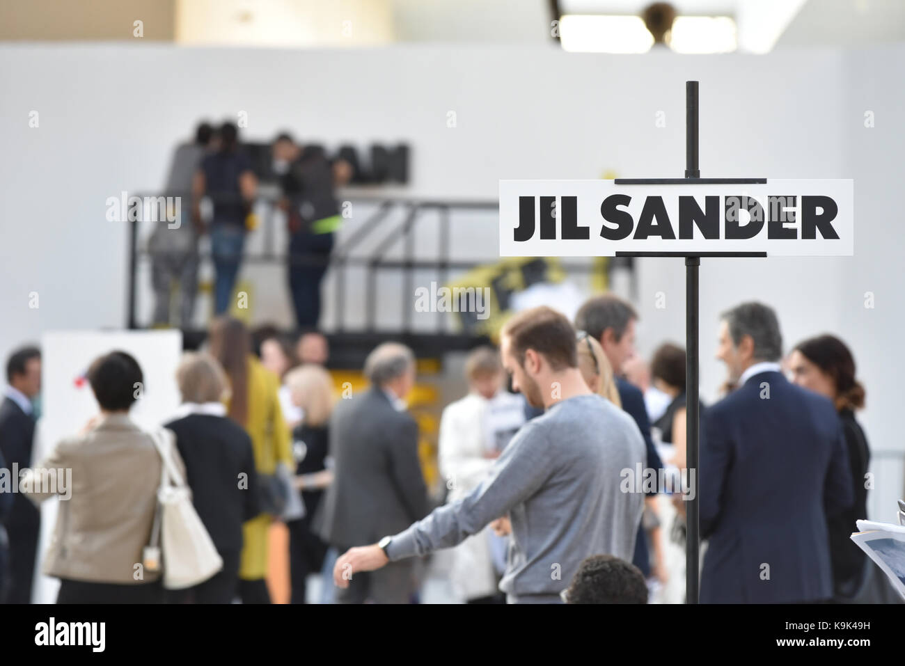 Mailand, Italien. 23 September, 2017, modische Leute, Jil Sander fashion show in Mailand auf der Modewoche Credit: Federico Rostagno/Alamy leben Nachrichten Stockfoto