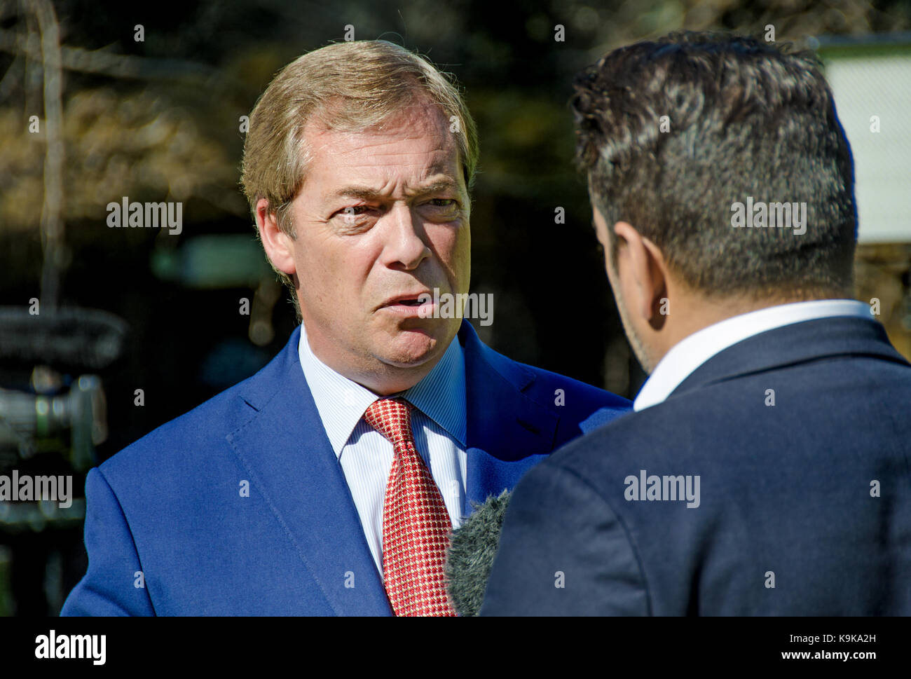 Nigel Farage, UKIP Europaabgeordnete und ehemalige Parteichef. Auf College Green, Westminster, Sep 2017, befragt Stockfoto