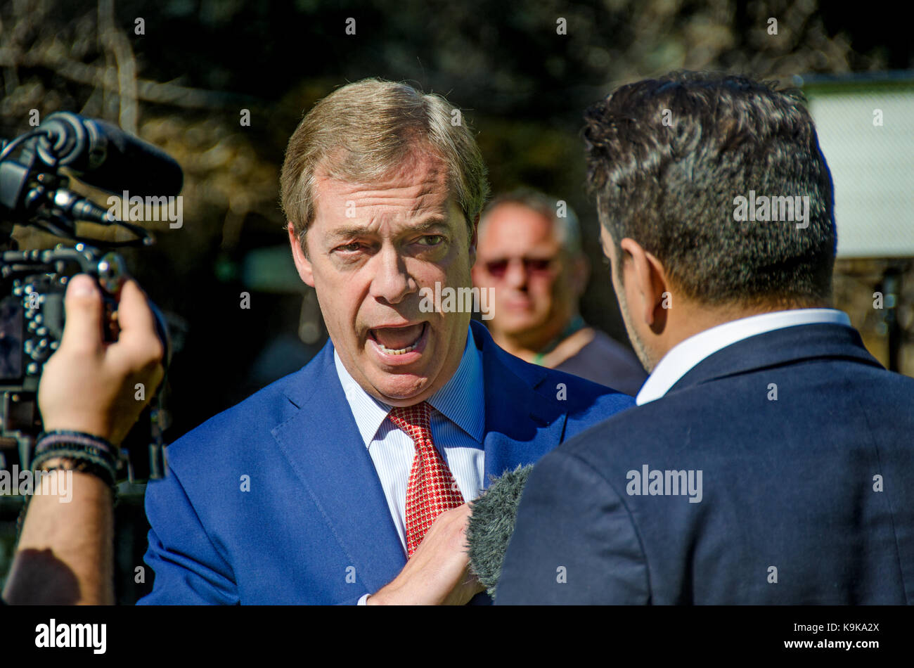 Nigel Farage, UKIP Europaabgeordnete und ehemalige Parteichef. Auf College Green, Westminster, Sep 2017, befragt Stockfoto