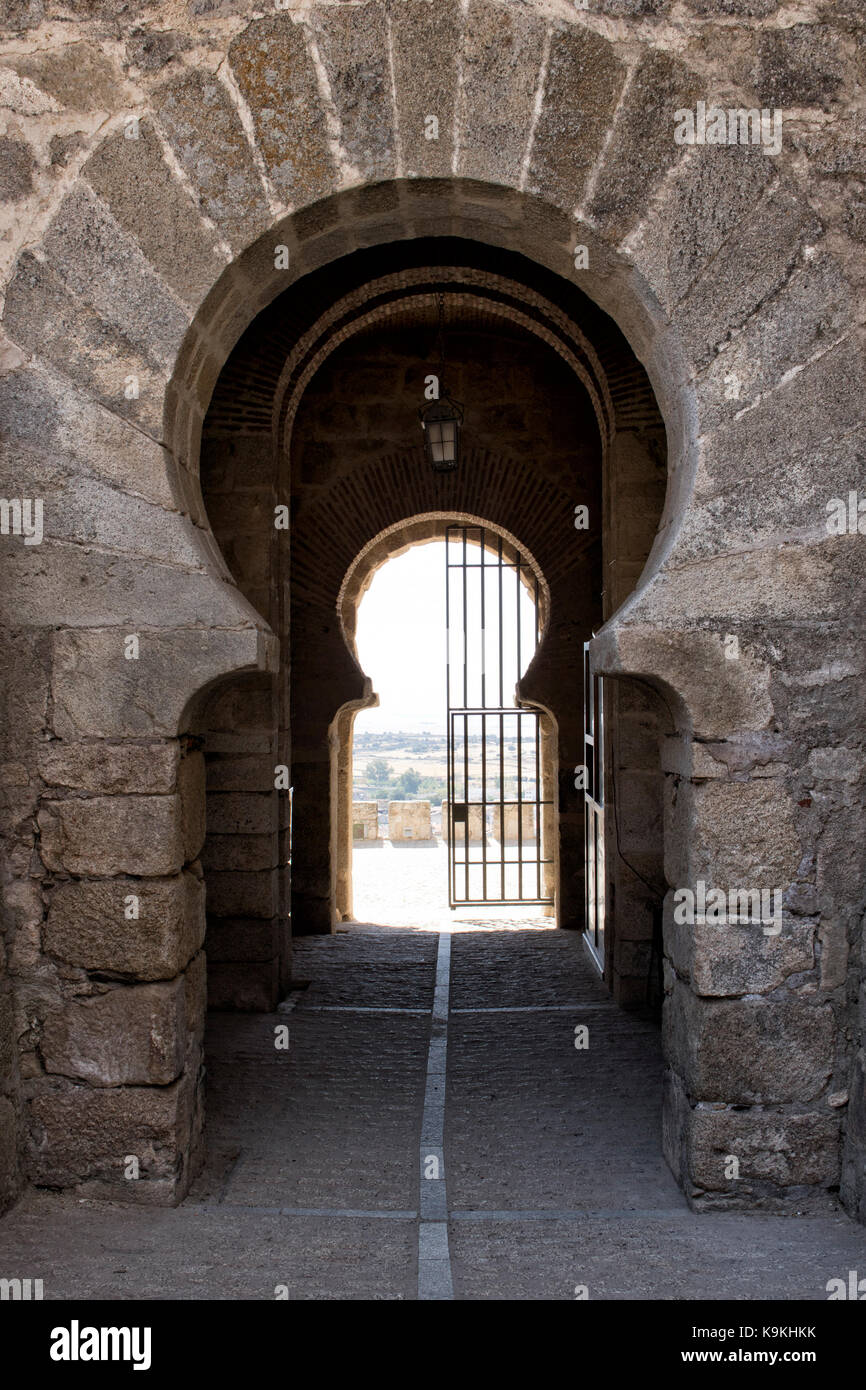 Hufeisen arch Eintrag Trujillo Castle (Trujillo, Caceres, Spanien). Stockfoto