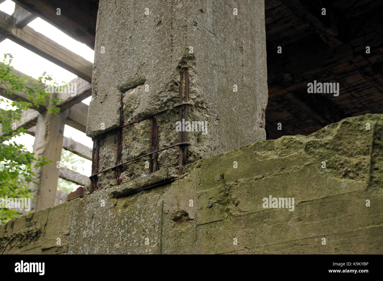 Trümmer, Schutt und beschädigte Beton. Der Zweite Weltkrieg Ruinen. Stockfoto