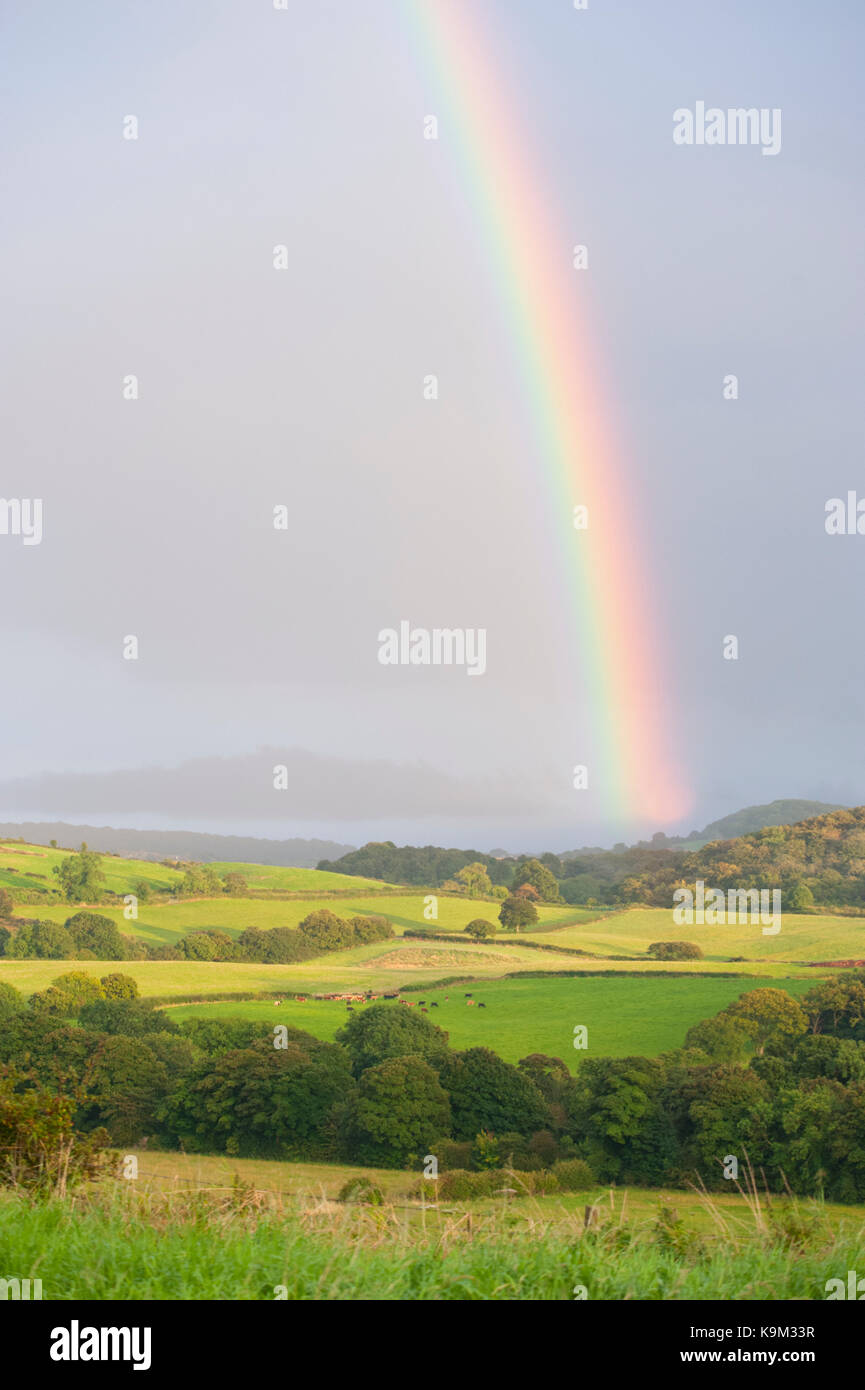North Yorkshire Ackerland und die Landschaft in der Nähe von Scalby mit Regenbogen, Großbritannien, Britische Inseln Stockfoto