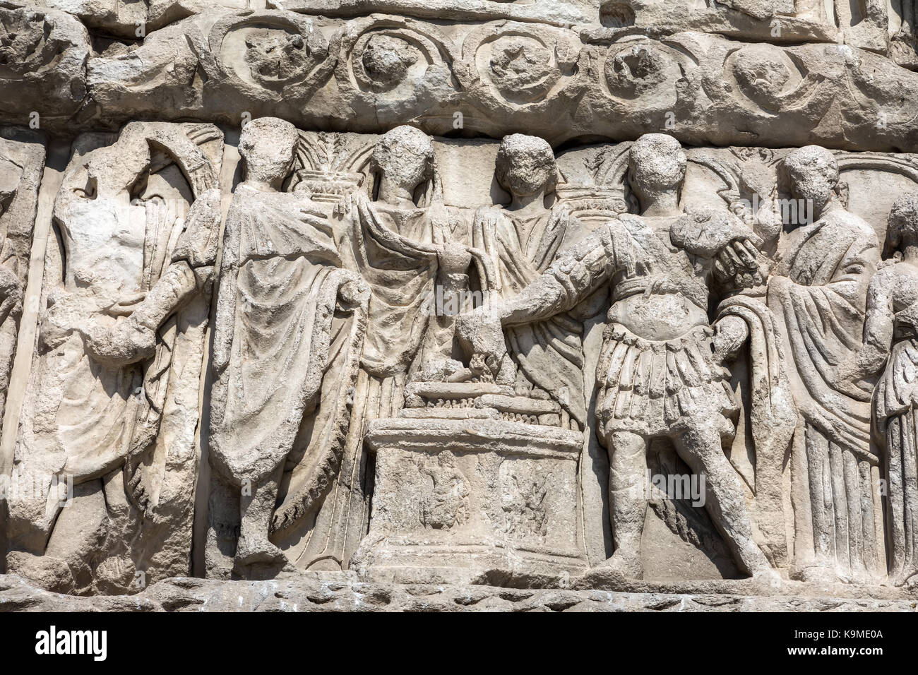 Details der Triumphbogen des Galerius (oder Kamara) in Thessaloniki, Griechenland, die Philosophen der Antike Griechenland Stockfoto