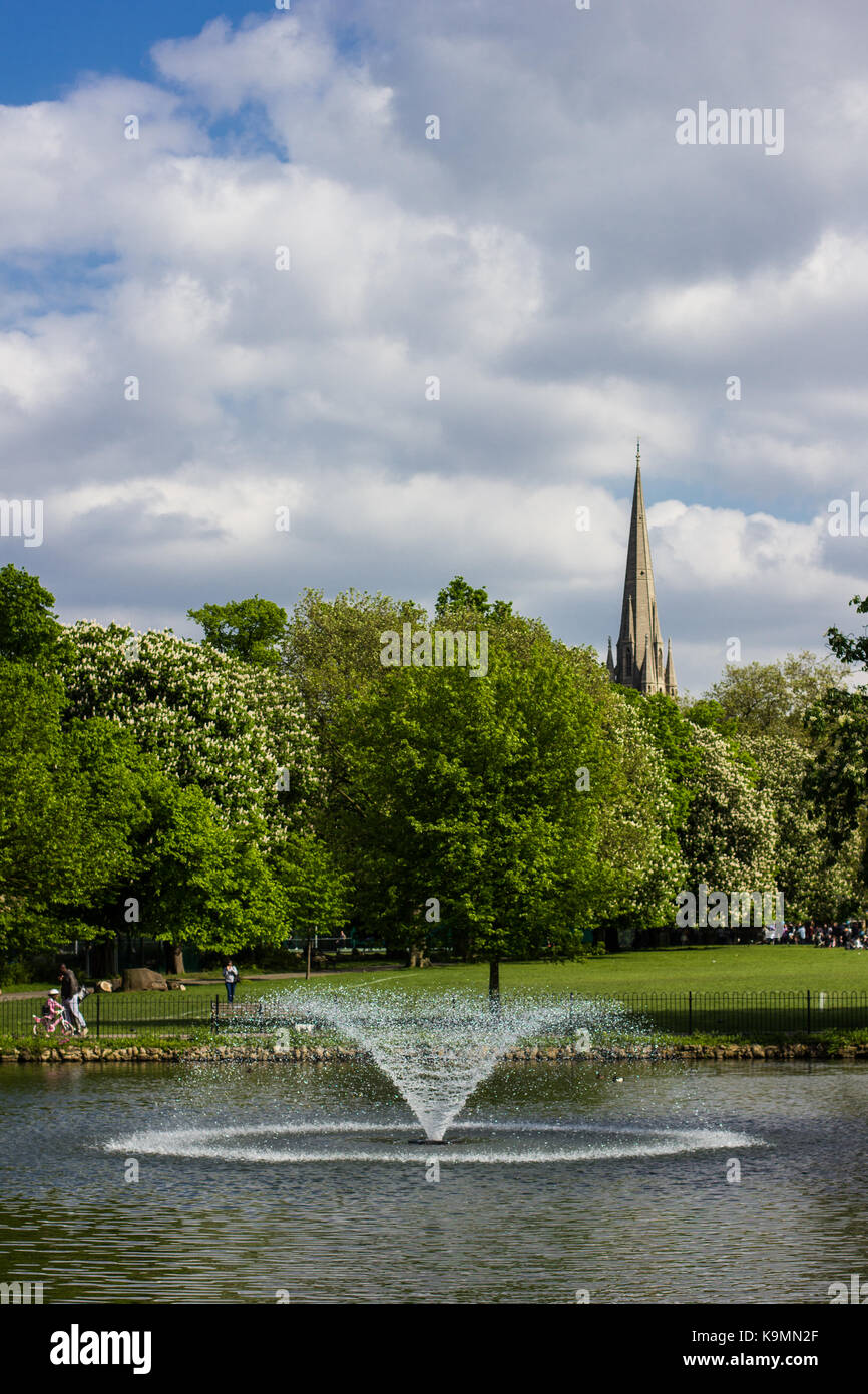 Einen warmen Tag, den wir bummelnd Runde clissold Park, Stoke Newington Stockfoto