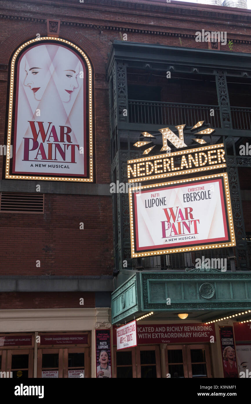 David T. Nederlander Theatre und "Kriegsbemalung" Festzelt, NYC Stockfoto