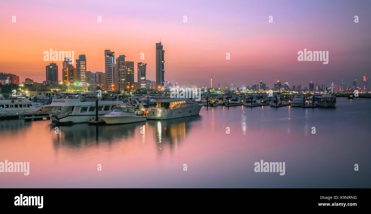 KUWAIT - 29 Dezember, 2016 - Blick auf den Hafen von Salem Al Mubarak Street, an der Arabian Gulf Street am 29. Dezember 2016, in Salmiya, Kuwait. Stockfoto